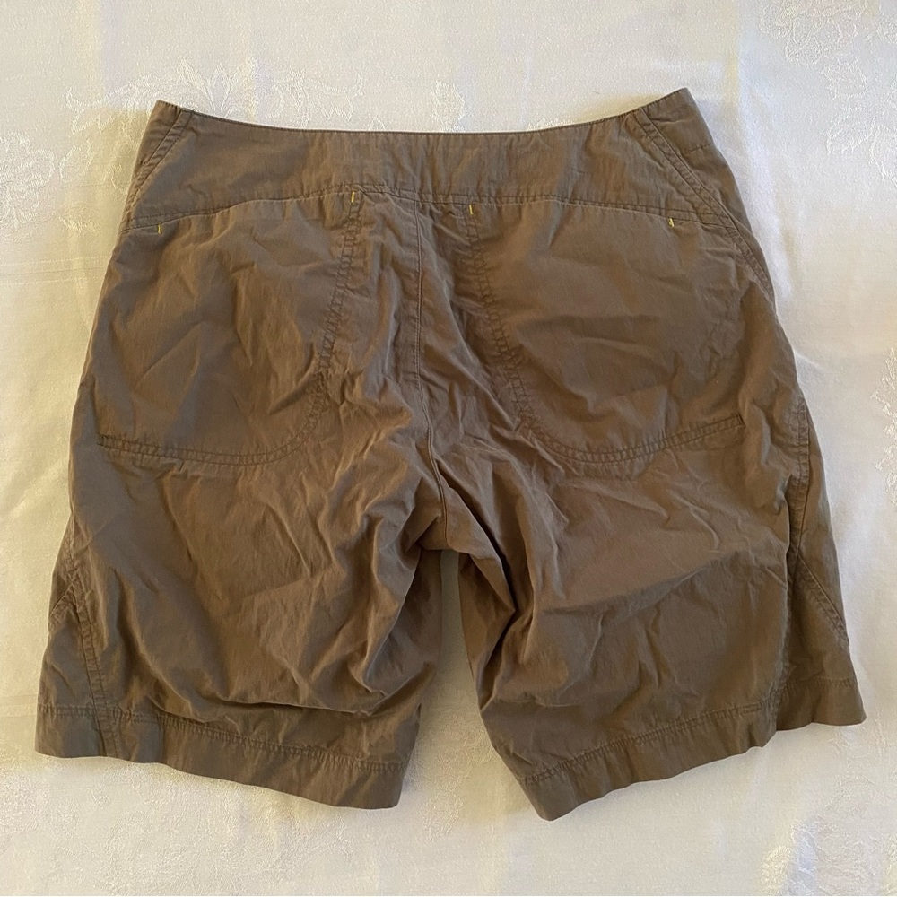 REI Woman’s Tan Cargo Shorts size 8 - Picture 3 of 8